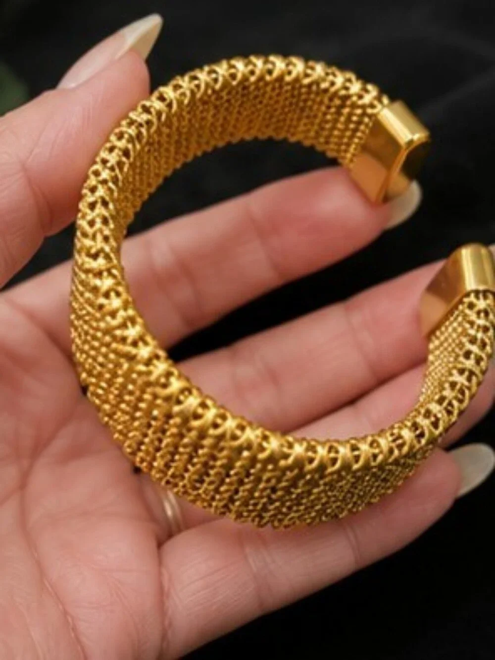 Vintage Gold Tone Wide Mesh Cuff Bracelet Woven Open Bangle Fits Up To 8.5 Inch